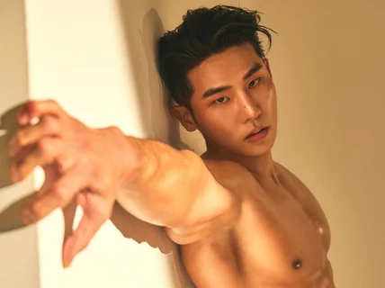 근육의 아름다움을 가장 잘 담아내는 모델 김하원입니다