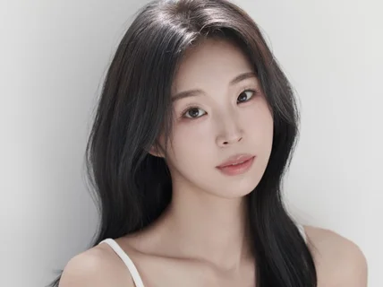 청순하고 건강한 미소의 모델 안소희 입니다