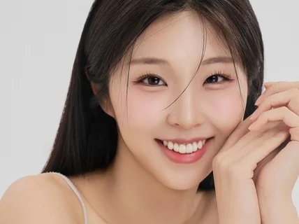 청순하고 건강한 미소의 모델 안소희 입니다