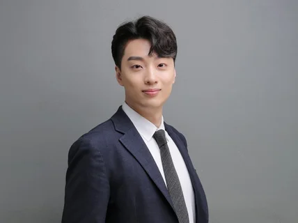 품위와 위트가 있는 사회자 황현성 입니다.