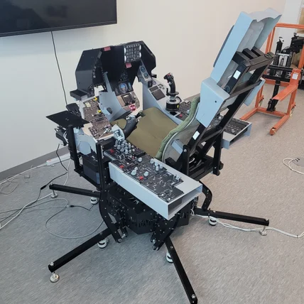 포트폴리오-F16 MR 풀모션 훈련장치 워킹모델 제작