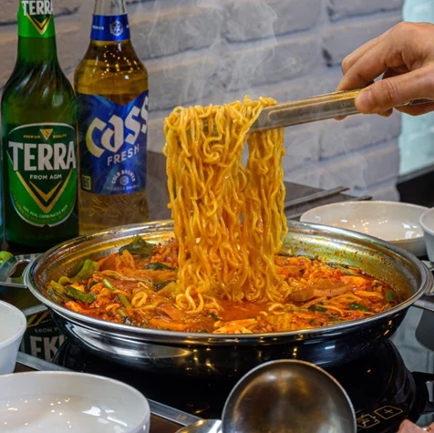 포트폴리오-부대찌개의 진한 맛을 담은 상업 촬영 사례