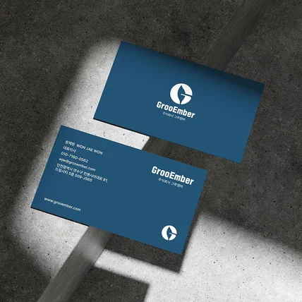 포트폴리오-모던하고 기하학적인 브랜드 아이덴티티 명함 디자인