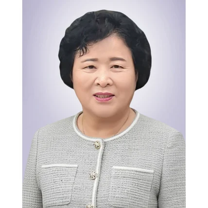 포트폴리오-영정사진 제작: 핸드폰사진 배경 교체 및 의상작업, 인물수정, 자세교정, 업스케일