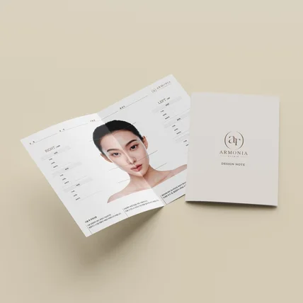 포트폴리오-[리플렛/2단접지] 피부과 클리닉 디자인노트 신뢰가 느껴지는 미니멀한 디자인