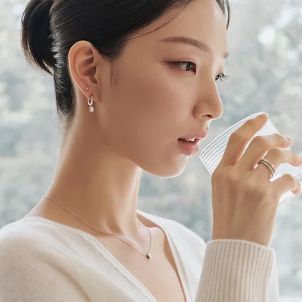 포트폴리오-랩 다이아몬드 & 골드 주얼리 자연광 스튜디오 모델 광고컷 [촬영/보정]