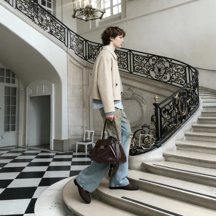 포트폴리오-AI 실사 모델 야외배경 패키지 이미지