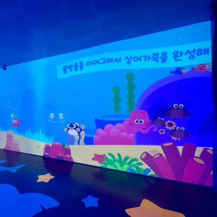 포트폴리오-(XR) 에버랜드 '썸머 캠프 인 핑크퐁 월드' 팝업스토어 작업