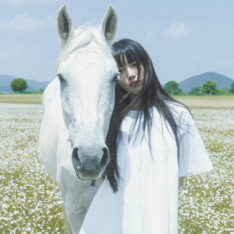 포트폴리오-AI 실사 모델 실외 배경 이미지