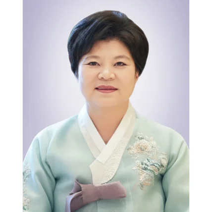 포트폴리오-일반 사진 영정사진용 사진으로 배경,인물 포토샵 작업