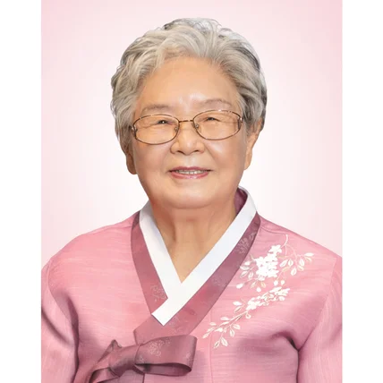 포트폴리오-영정사진 제작: 핸드폰사진 배경 교체 및 의상 교정, 인물수정, 업스케일