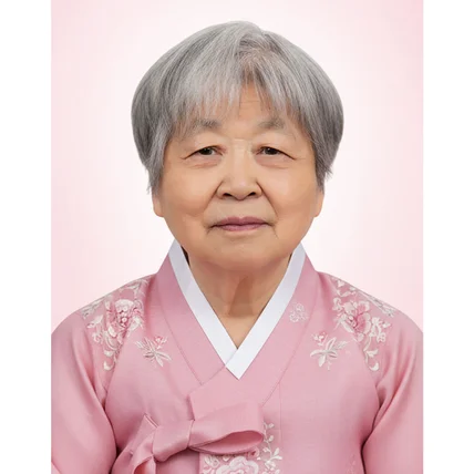 포트폴리오-일반 핸드폰 사진을 영정사진용으로 배경,인물,자세 포토샵 작업