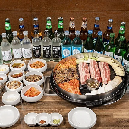 포트폴리오-[촬영+보정] 프리미엄 소품을 활용해 연출한, 고깃집 돈날 촬영 사진입니다.